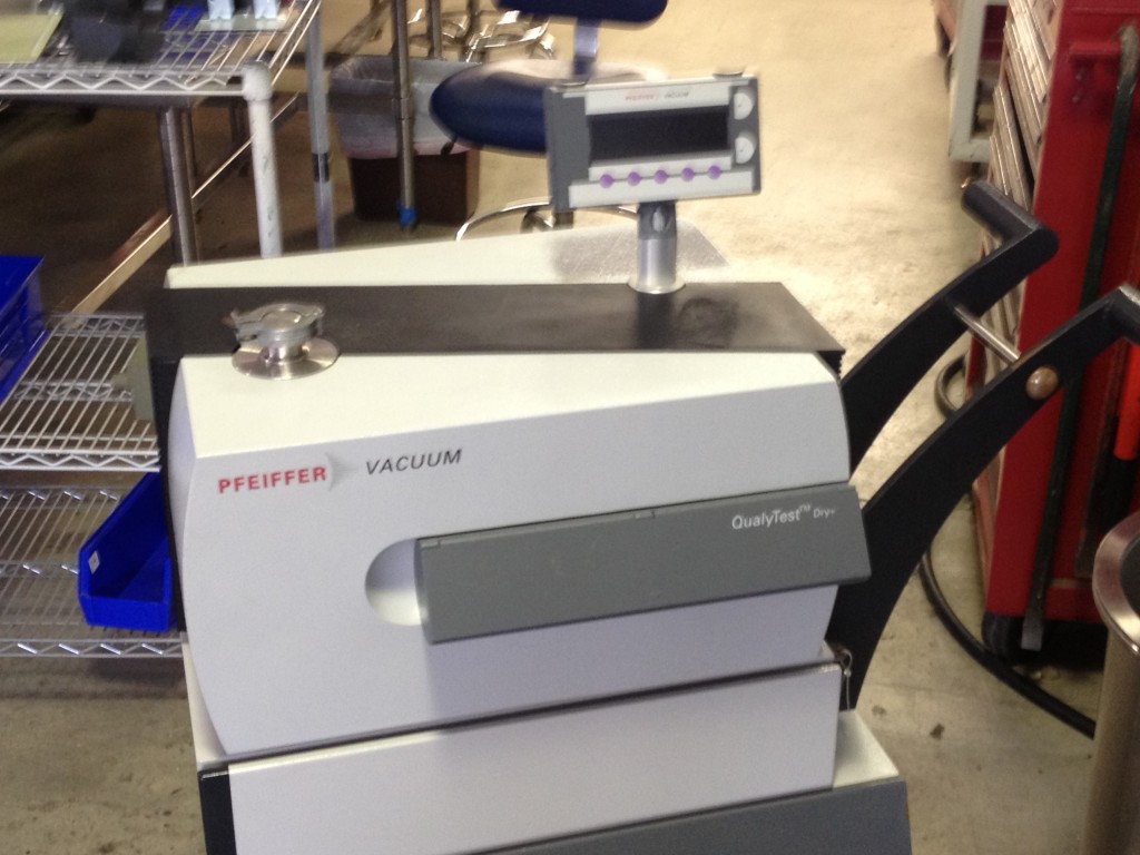 Pfieffer Vacuum Qualytest Dry Helium Leak Detector